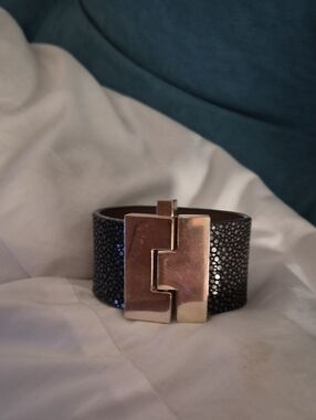 LEIGHELENA Wide Gold Hologram Stingray Leather Black/taupe Jigsaw Cuff SZ M